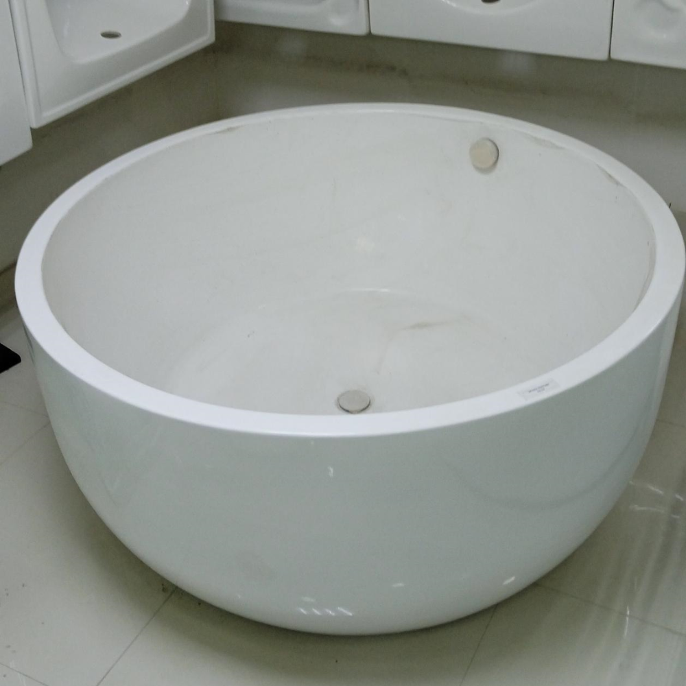 Freestanding bathtub